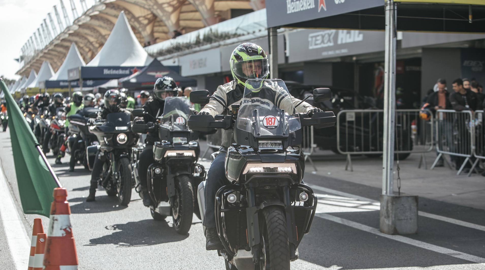 Muito além das pistas: Harley-Davidson leva emoção, arte e potência ao Festival Interlagos 2025