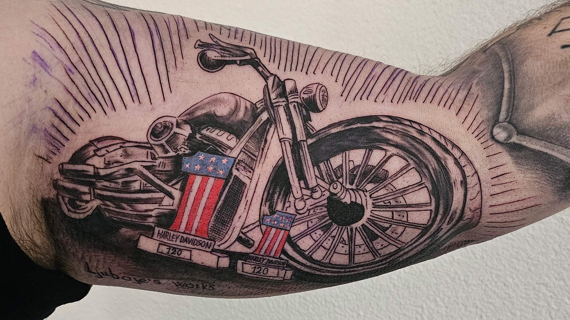 Lerne den Harley-Davidson Custom Builder kennen, der seinen Kindheitstraum lebt
